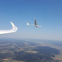 Flugwegposition um 14:06:04: Aufgenommen in der Nähe von Gemeinde Deutsch Kaltenbrunn, Österreich in 1180 Meter