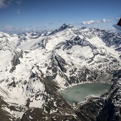 Flugwegposition um 13:22:57: Aufgenommen in der Nähe von Gemeinde Vomp, Österreich in 2766 Meter