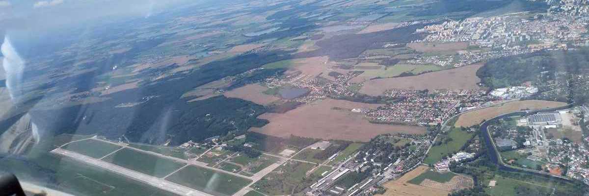 Flugwegposition um 11:45:05: Aufgenommen in der Nähe von Okres České Budějovice, Tschechien in 1525 Meter