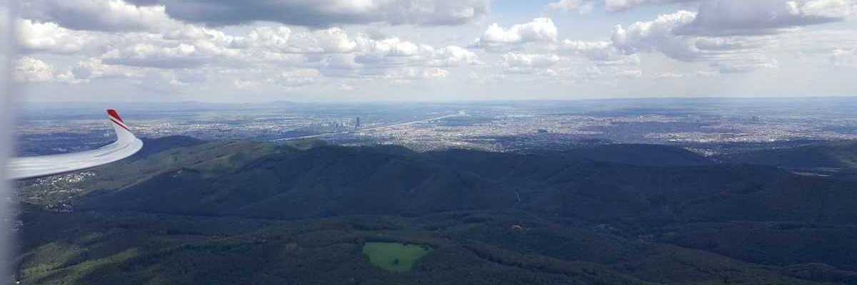 Flugwegposition um 12:11:45: Aufgenommen in der Nähe von Gemeinde Klosterneuburg, Klosterneuburg, Österreich in 940 Meter