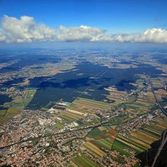 Flugwegposition um 12:12:11: Aufgenommen in der Nähe von Gemeinde Natschbach-Loipersbach, Österreich in 2200 Meter
