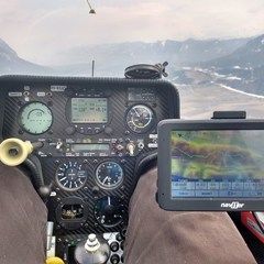 Flugwegposition um 13:35:20: Aufgenommen in der Nähe von Gemeinde Nötsch im Gailtal, Österreich in 1065 Meter