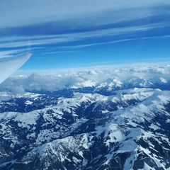 Flugwegposition um 15:35:40: Aufgenommen in der Nähe von Gemeinde Söll, Österreich in 4517 Meter