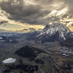 Flugwegposition um 15:22:38: Aufgenommen in der Nähe von Pürgg-Trautenfels, Österreich in 3737 Meter