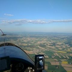 Flugwegposition um 16:57:57: Aufgenommen in der Nähe von Gemeinde Überackern, Österreich in 1438 Meter