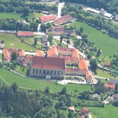 Flugwegposition um 12:44:00: Aufgenommen in der Nähe von Gemeinde Langenwang, Österreich in 2076 Meter