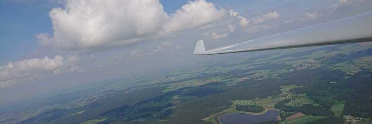 Flugwegposition um 12:45:03: Aufgenommen in der Nähe von Gemeinde Heidenreichstein, Österreich in 1348 Meter