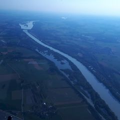 Flugwegposition um 16:53:44: Aufgenommen in der Nähe von Gemeinde St. Marienkirchen bei Schärding, Österreich in 1315 Meter