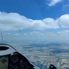 Flugwegposition um 11:35:20: Aufgenommen in der Nähe von Okres Znojmo, Tschechien in 1586 Meter