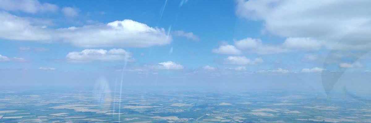 Flugwegposition um 11:35:27: Aufgenommen in der Nähe von Okres Znojmo, Tschechien in 1587 Meter