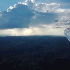 Flugwegposition um 16:46:30: Aufgenommen in der Nähe von Gemeinde Langenlois, Österreich in 1000 Meter