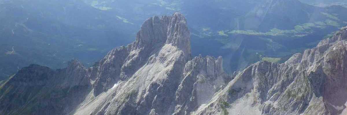 Flugwegposition um 12:18:28: Aufgenommen in der Nähe von St. Martin am Grimming, Österreich in 2413 Meter