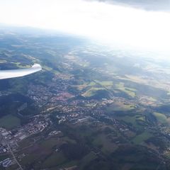 Flugwegposition um 15:27:52: Aufgenommen in der Nähe von Okres Český Krumlov, Tschechien in 1976 Meter