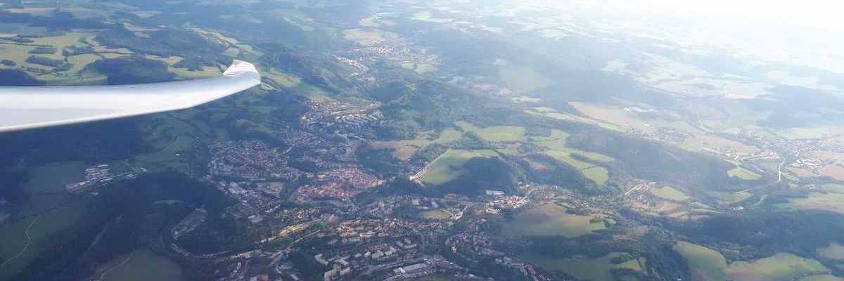 Flugwegposition um 15:27:52: Aufgenommen in der Nähe von Okres Český Krumlov, Tschechien in 1976 Meter