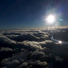 Flugwegposition um 14:54:22: Aufgenommen in der Nähe von Gemeinde Navis, Navis, Österreich in 3990 Meter