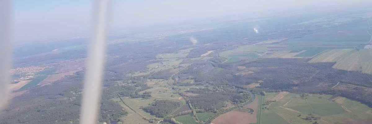 Flugwegposition um 14:07:56: Aufgenommen in der Nähe von Okres Břeclav, Tschechien in 937 Meter