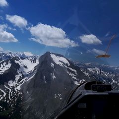 Flugwegposition um 11:30:23: Aufgenommen in der Nähe von Gemeinde Zederhaus, 5584, Österreich in 2366 Meter