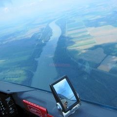 Flugwegposition um 13:18:42: Aufgenommen in der Nähe von Kreis Tamási, Ungarn in 1387 Meter