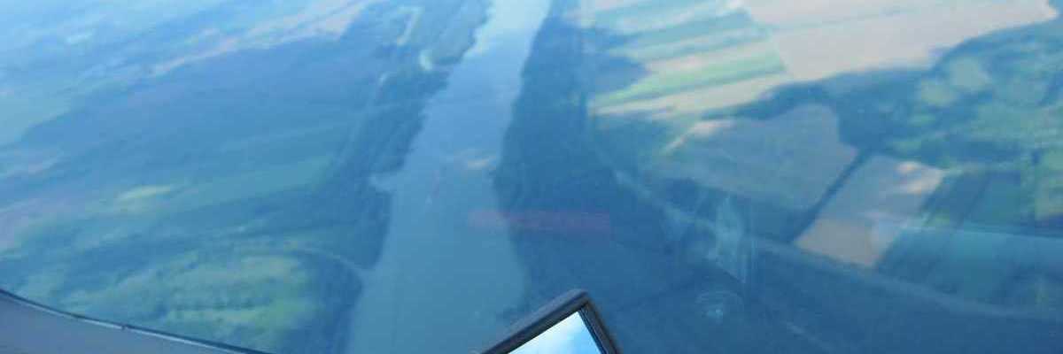 Flugwegposition um 13:18:42: Aufgenommen in der Nähe von Kreis Tamási, Ungarn in 1387 Meter