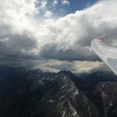 Flugwegposition um 13:48:32: Aufgenommen in der Nähe von Gemeinde Gnadenwald, Österreich in 3337 Meter