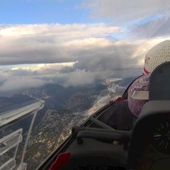 Flugwegposition um 17:42:42: Aufgenommen in der Nähe von Gemeinde Gosau, Österreich in 2727 Meter