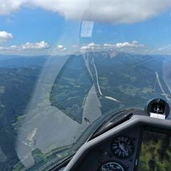 Flugwegposition um 08:38:32: Aufgenommen in der Nähe von Gemeinde Waldegg an der Piesting, Österreich in 1576 Meter