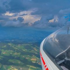 Flugwegposition um 12:46:36: Aufgenommen in der Nähe von Gemeinde Floing, Österreich in 1643 Meter