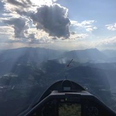 Flugwegposition um 16:06:17: Aufgenommen in der Nähe von Leoben, 8700 Leoben, Österreich in 1764 Meter