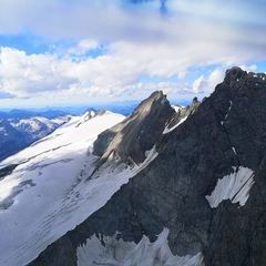 Flugwegposition um 14:55:05: Aufgenommen in der Nähe von Gemeinde Kals am Großglockner, 9981, Österreich in 3526 Meter