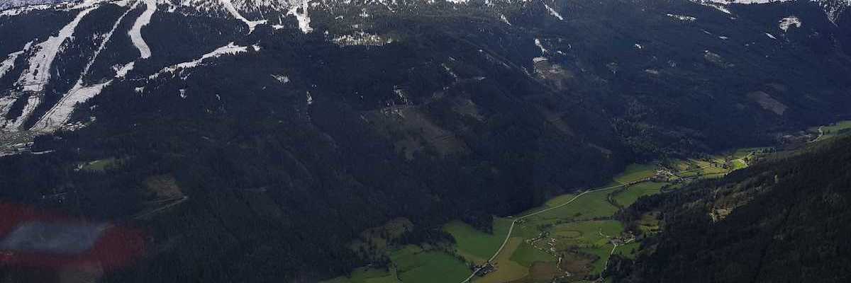 Flugwegposition um 14:12:18: Aufgenommen in der Nähe von Gemeinde Mariapfarr, Österreich in 1961 Meter