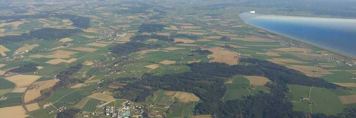 Flugwegposition um 15:28:46: Aufgenommen in der Nähe von Gemeinde Kirchdorf am Inn, Österreich in 1475 Meter