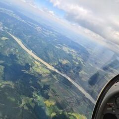 Flugwegposition um 10:26:49: Aufgenommen in der Nähe von Gemeinde Emmersdorf an der Donau, Emmersdorf an der Donau, Österreich in 1984 Meter