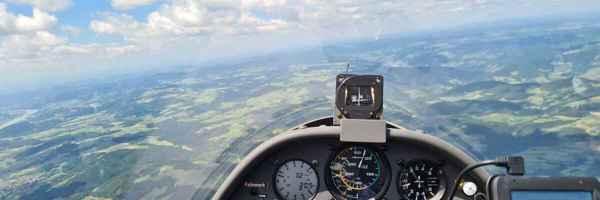 Flugwegposition um 10:21:33: Aufgenommen in der Nähe von Gemeinde Emmersdorf an der Donau, Emmersdorf an der Donau, Österreich in 1587 Meter