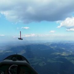 Flugwegposition um 16:43:27: Aufgenommen in der Nähe von Okres Český Krumlov, Tschechien in 1969 Meter