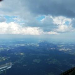 Flugwegposition um 16:27:49: Aufgenommen in der Nähe von Passau, Deutschland in 2464 Meter