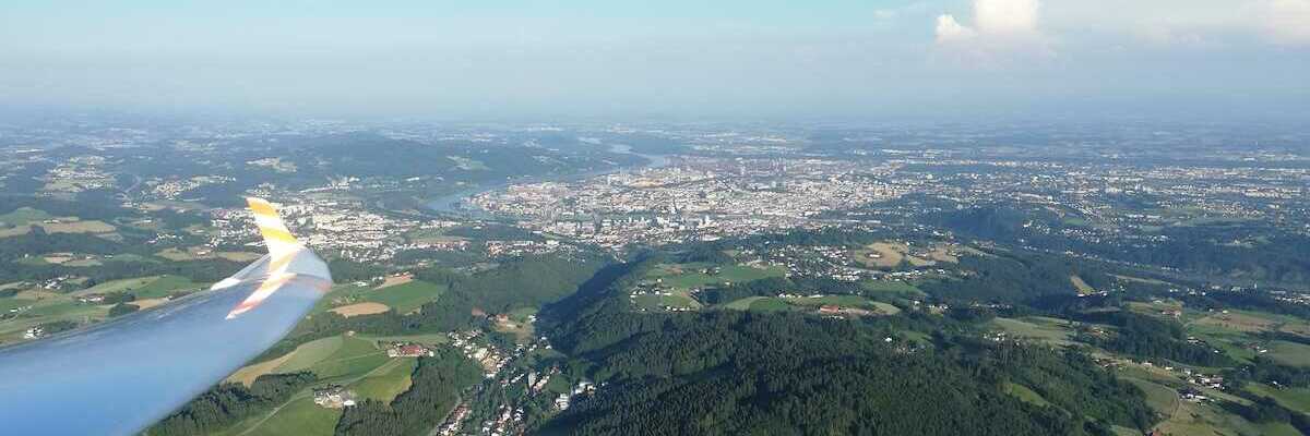 Flugwegposition um 17:32:35: Aufgenommen in der Nähe von Gemeinde Gramastetten, Österreich in 1239 Meter
