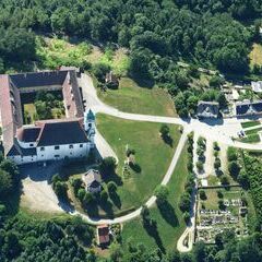 Flugwegposition um 14:29:39: Aufgenommen in der Nähe von Gemeinde Bergern im Dunkelsteinerwald, Österreich in 1280 Meter