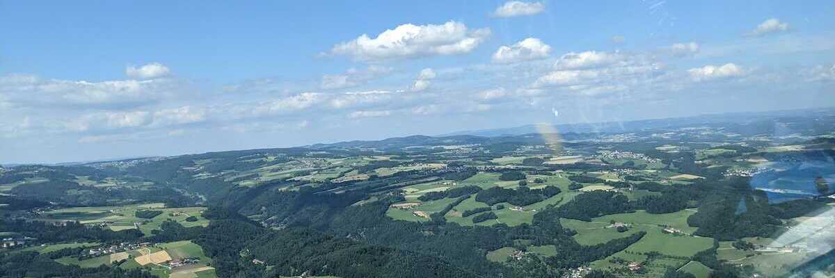 Flugwegposition um 14:15:58: Aufgenommen in der Nähe von Linz, Österreich in 898 Meter