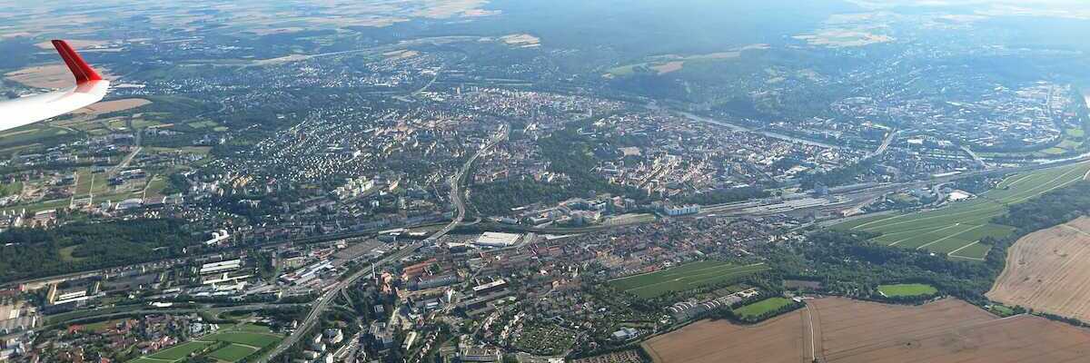 Flugwegposition um 15:51:21: Aufgenommen in der Nähe von Kreisfreie Stadt Würzburg, Würzburg, Deutschland in 988 Meter