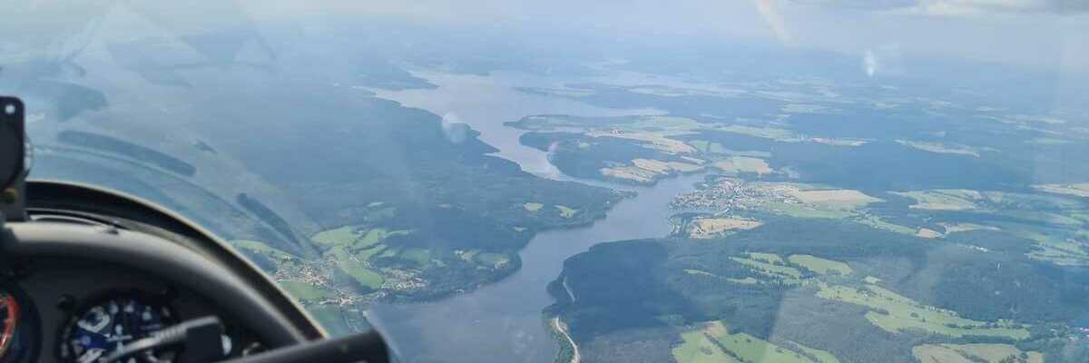 Flugwegposition um 12:50:07: Aufgenommen in der Nähe von Okres Český Krumlov, Tschechien in 2150 Meter