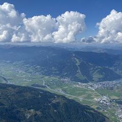 Flugwegposition um 12:33:50: Aufgenommen in der Nähe von Gemeinde Fusch an der Großglocknerstraße, 5672 Fusch an der Großglocknerstraße, Österreich in 2562 Meter