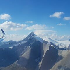 Flugwegposition um 15:18:21: Aufgenommen in der Nähe von Gemeinde Kals am Großglockner, 9981, Österreich in 3280 Meter