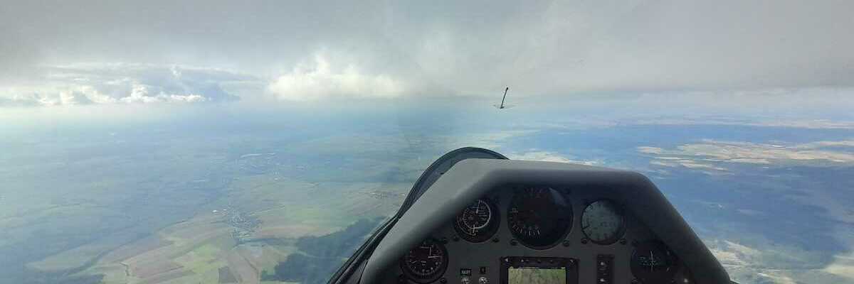 Flugwegposition um 14:27:22: Aufgenommen in der Nähe von Gemeinde Groß-Siegharts, Österreich in 1645 Meter