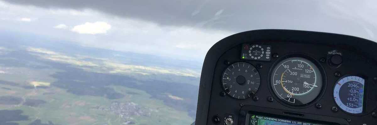 Flugwegposition um 15:04:31: Aufgenommen in der Nähe von Landkreis Tuttlingen, Deutschland in 1977 Meter