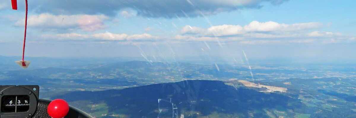 Flugwegposition um 15:09:00: Aufgenommen in der Nähe von Gemeinde Thannhausen, 8160, Österreich in 2067 Meter