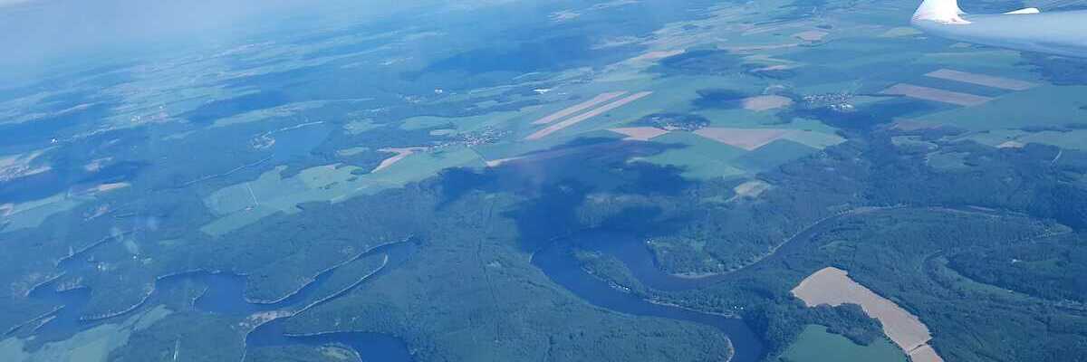Flugwegposition um 14:35:29: Aufgenommen in der Nähe von Okres Znojmo, Tschechien in 2098 Meter