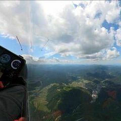 Flugwegposition um 12:12:51: Aufgenommen in der Nähe von Winzendorf-Muthmannsdorf, Österreich in 1294 Meter