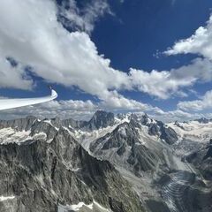 Flugwegposition um 14:03:21: Aufgenommen in der Nähe von Arrondissement de Bonneville, Frankreich in 3315 Meter