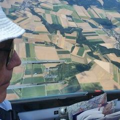 Flugwegposition um 11:50:35: Aufgenommen in der Nähe von Gemeinde Burgschleinitz-Kühnring, Österreich in 1960 Meter