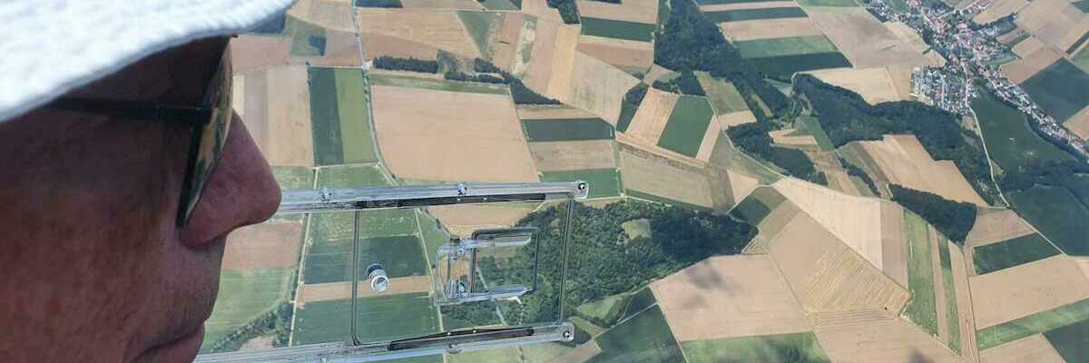 Flugwegposition um 11:50:35: Aufgenommen in der Nähe von Gemeinde Burgschleinitz-Kühnring, Österreich in 1960 Meter